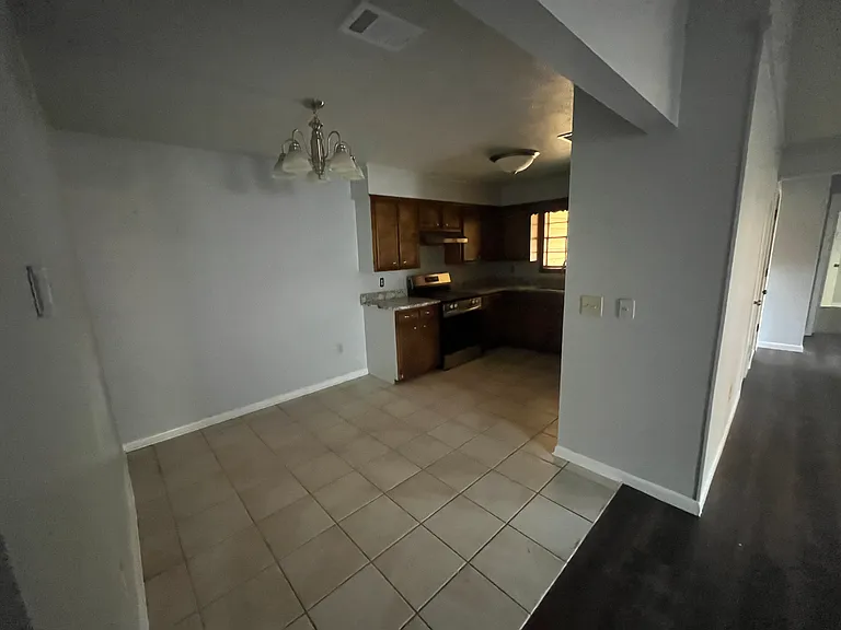 5305 Champions Dr — Photo 12
