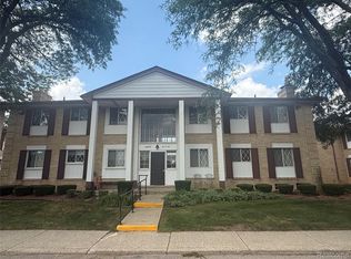 29240 Gloede Dr APT 15, Warren, MI 48088