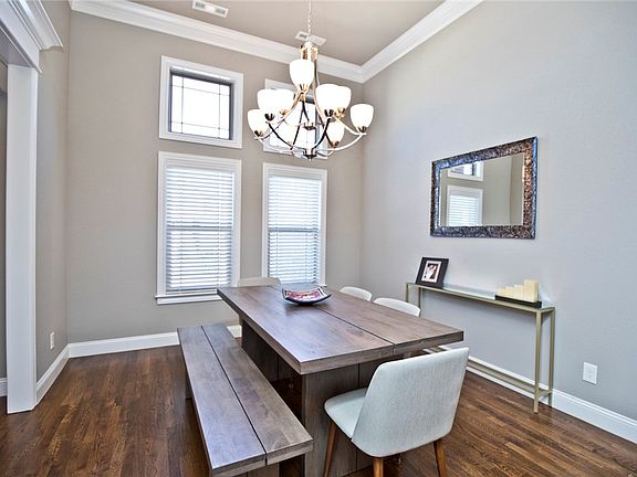 4th image of 6006 W Noble St