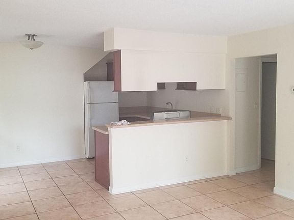 2nd image of 822 2nd Ave N #822