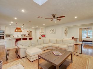 11102 Hillcroft St, Houston, TX 77096