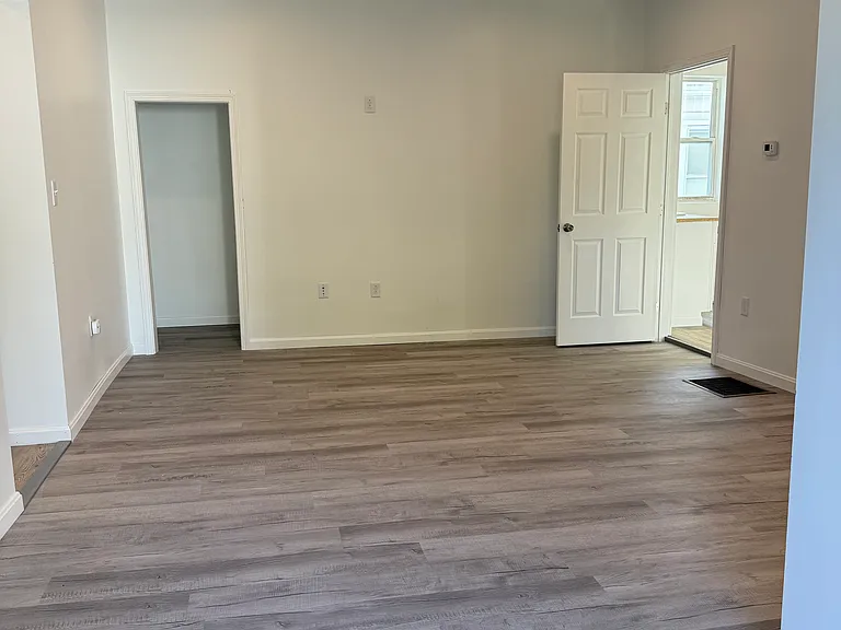 636 Linden Ave — Photo 8