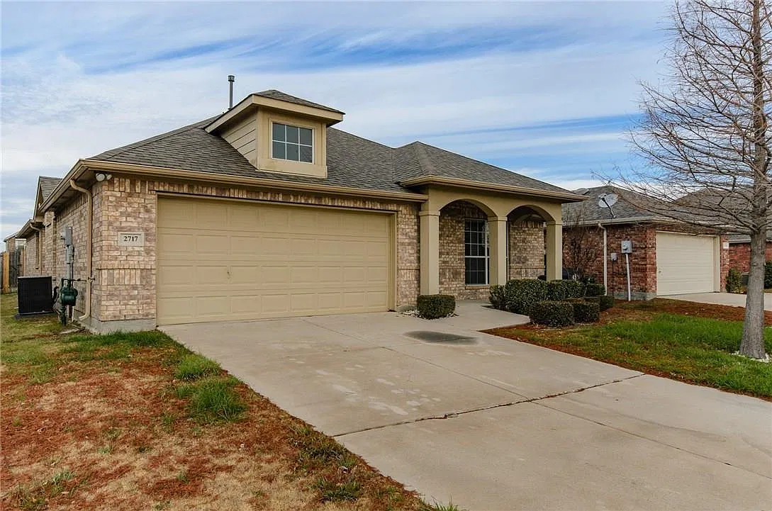 4 bed, 2.5 bath, 2110 sqft, $2,295 — Photo 1