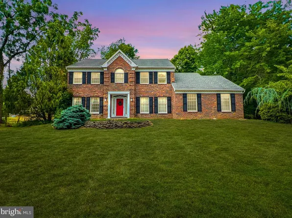 3 Quaker Dr, Newtown, PA 18940