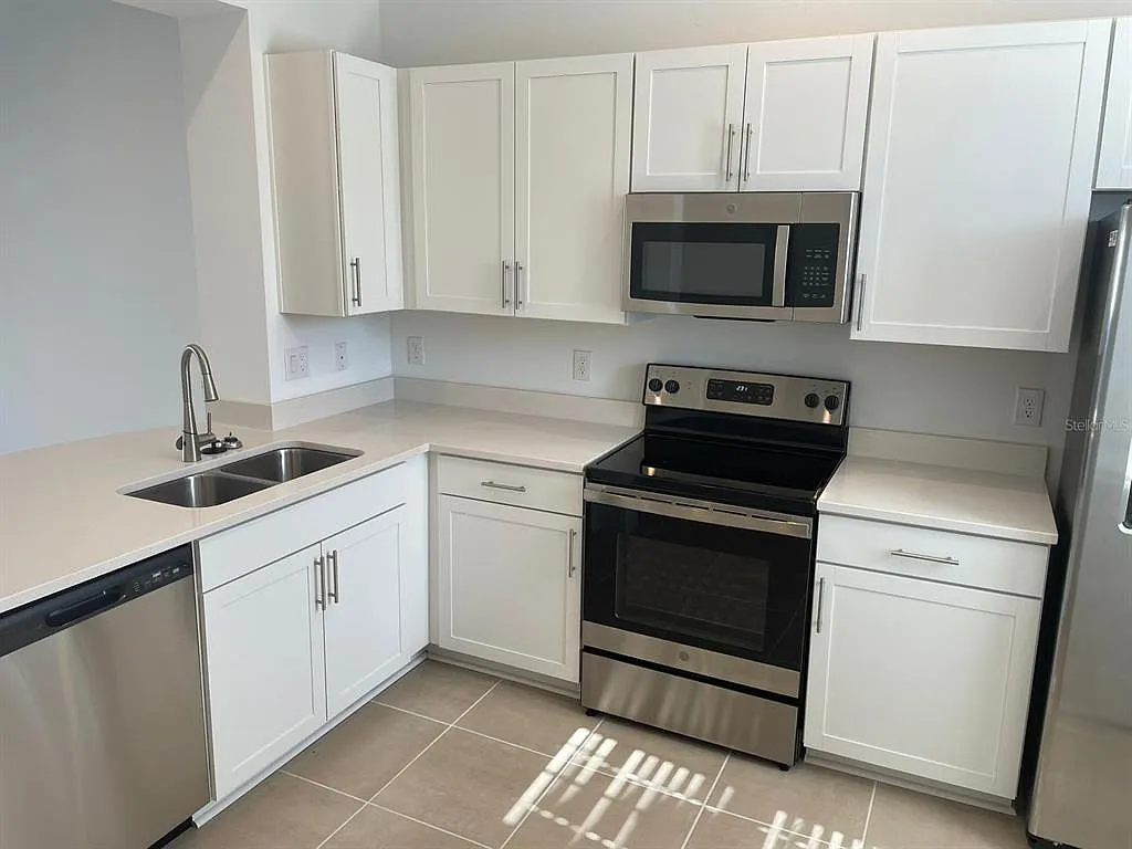 2 bed, 2.5 bath, 1120 sqft, $1,890 — Photo 2