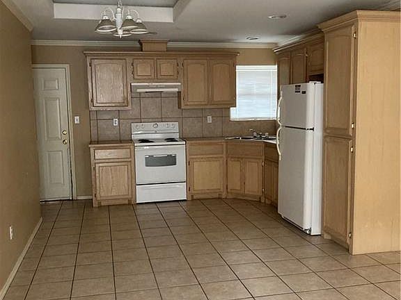 2nd image of 2408 Moonlight Ln APT 4