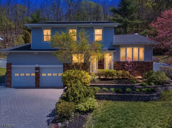 52 Molinari Dr, Wanaque Boro, NJ 07465