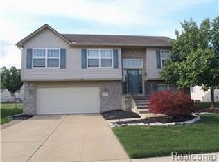 38994 Commons Dr, Romulus, MI 48174