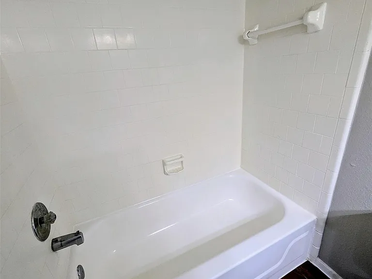 7661 Fallbrook Dr #7661 — Photo 11