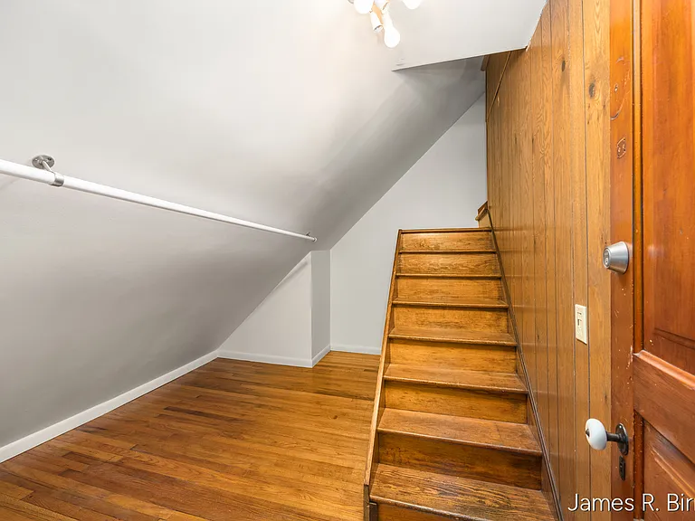 529 Avery St — Photo 32