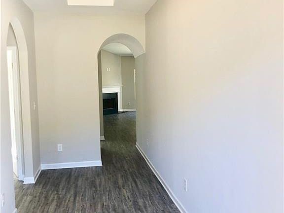 4th image of 503 Charleston Pl