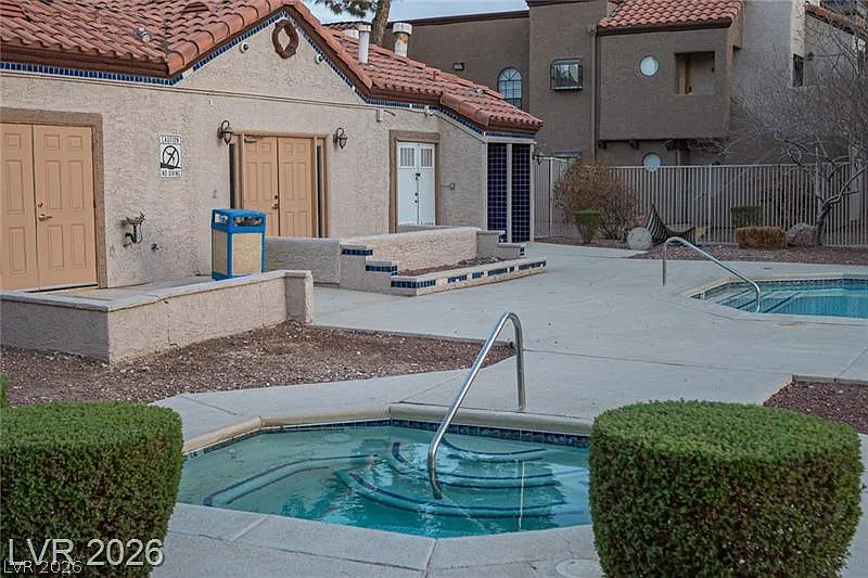 2 bed, 1.5 bath, 891 sqft, $1,250 — Photo 2