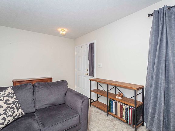 5th image of 123 Reservoir Ave