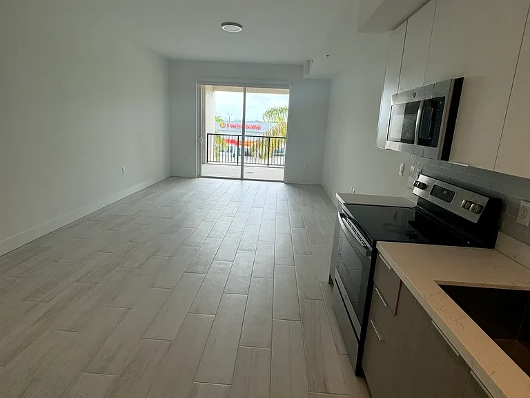 602 E Dania Bch #210 — Photo 2