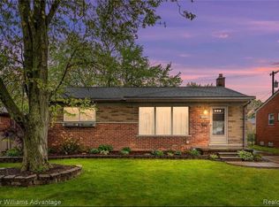 32541 Mackenzie Dr, Westland, MI 48185