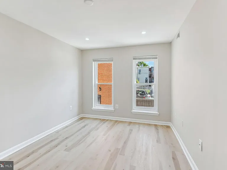 327 8th St NE #3A — Photo 7