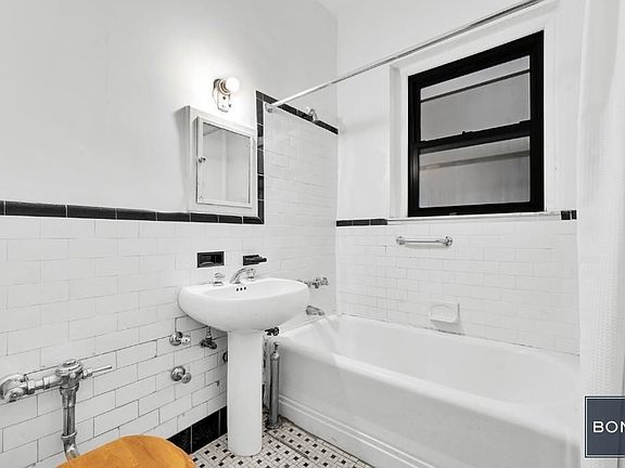 5th image of 107 W 82nd St APT 3C