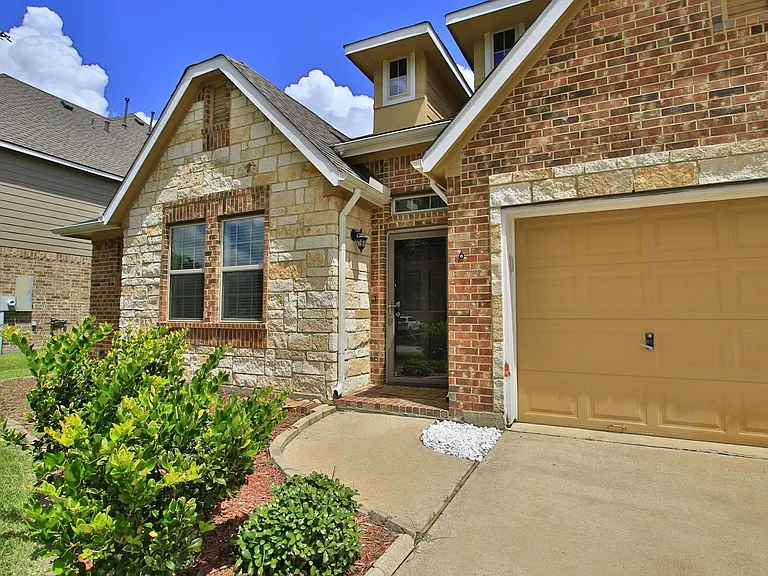 271 Westwood Dr — Photo 4