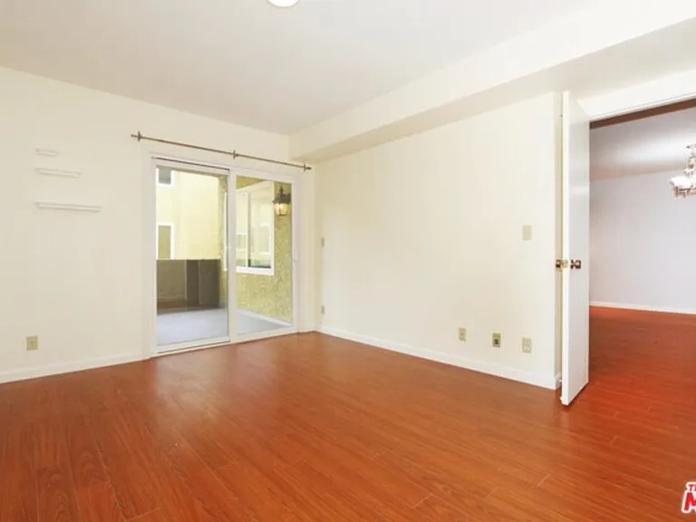 1262 S Barrington Ave #203 — Photo 12