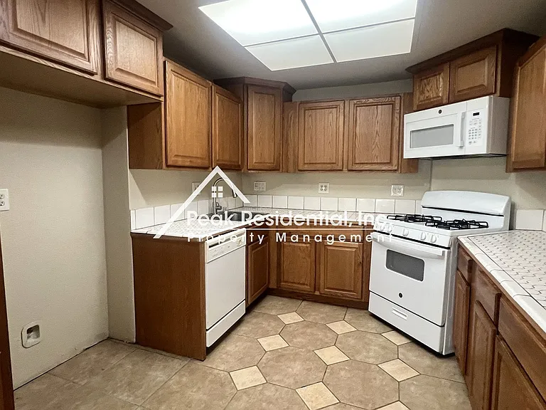 4978 Saddlerock Way — Photo 7