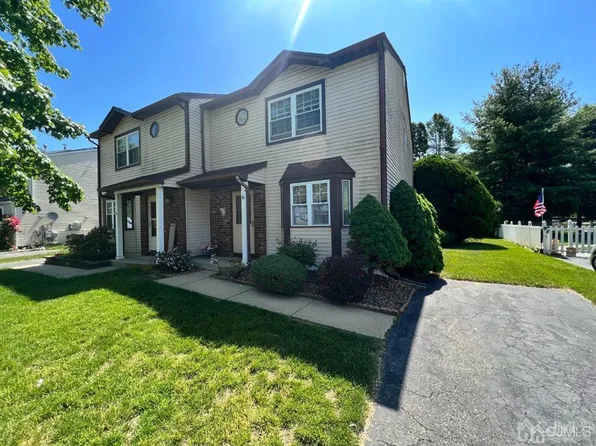 6 Marc Dr, Dayton, NJ 08810