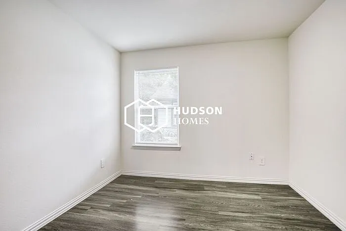 2829 Oakdale St — Photo 8
