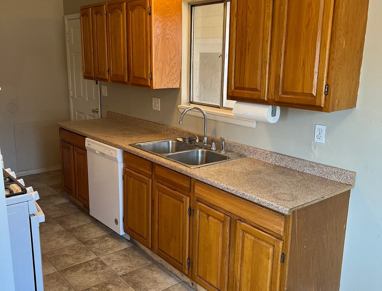 3 bed, 1200 sqft, $1,400 — Photo 3