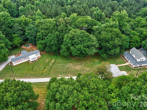 2nd image of 1726 Metcalf Rd