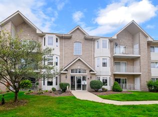5275 W Mint Julip Dr APT 302, Alsip, IL 60803