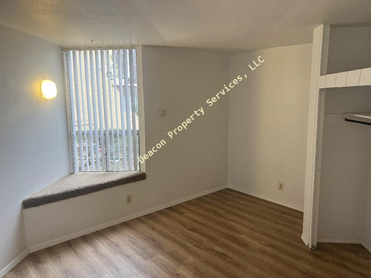 1830 Vassar Dr SE — Photo 3