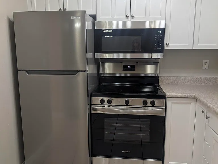 820 W University Dr #19 — Photo 2