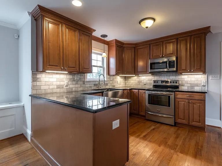 201 Pin Oak Ct — Photo 6