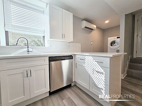 4th image of 3933-43 N Janssen Ave #3937GDN