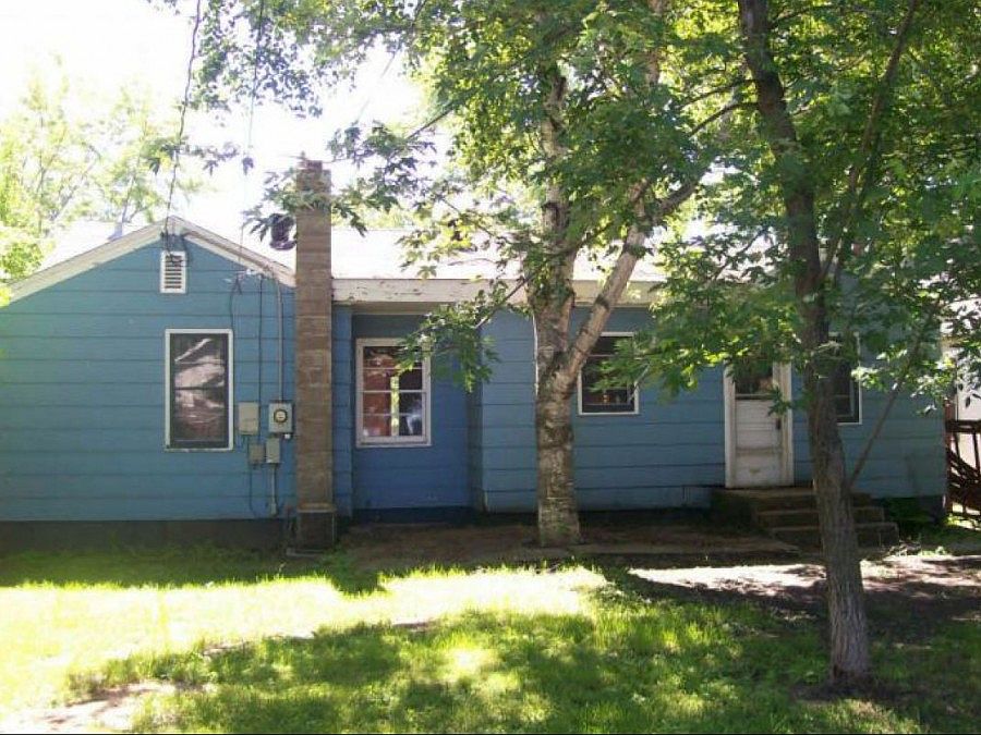 2nd image of 811 2nd St SW