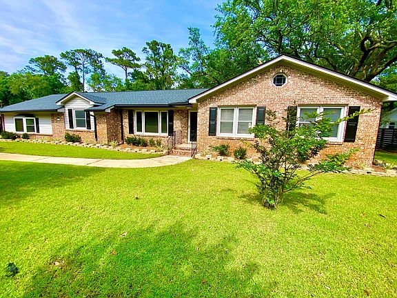 3rd image of 939 Cliffwood Dr