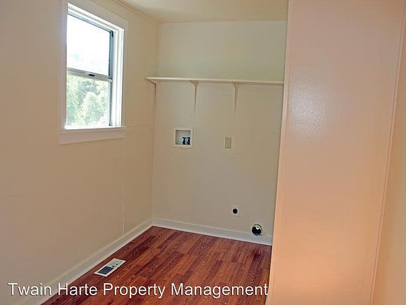 4th image of 100 Preston Pl #B