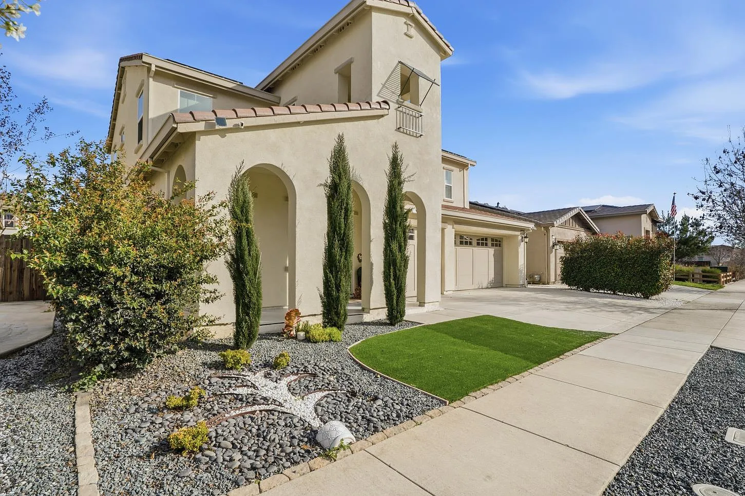 6 bed, 3626 sqft, $4,999 — Photo 2