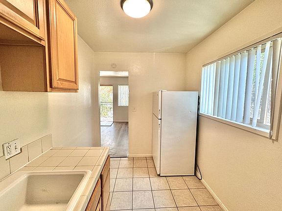 4th image of 4750-4772 Thorn St #4754