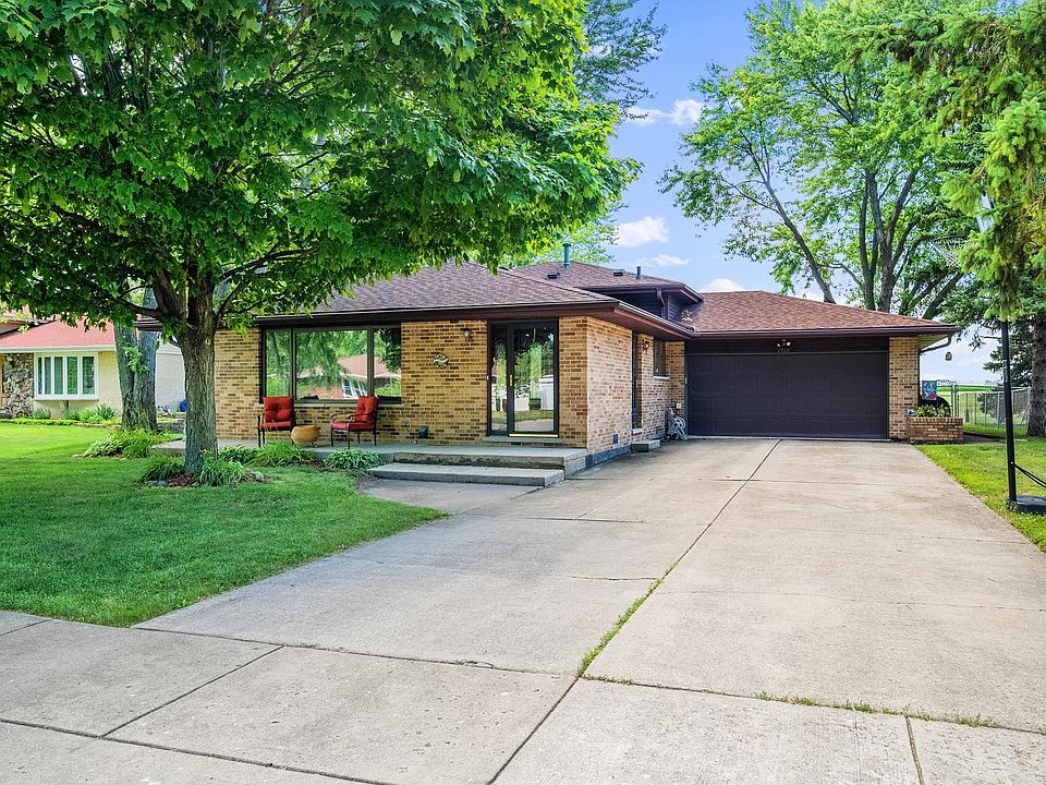 1st image of 1717 Stonebridge Dr