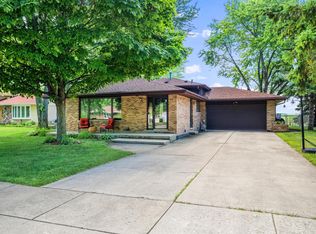 1717 Stonebridge Dr, New Lenox, IL 60451