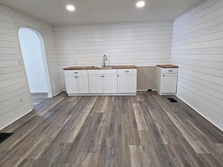 1045 Pittsburgh Ave — Photo 6