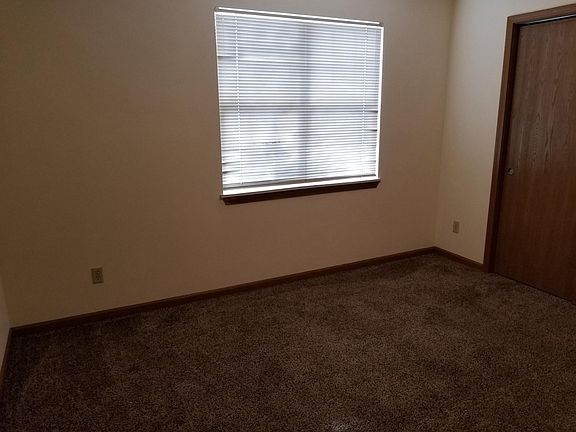 4th image of 614 S Maguire St