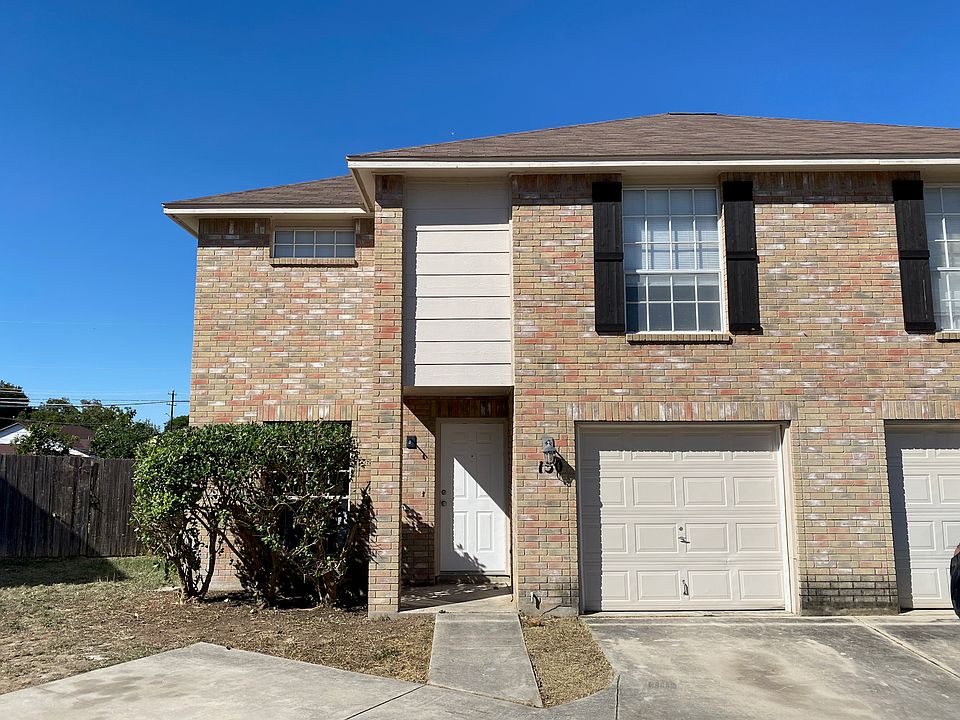 3 bed, 2.5 bath Duplex. Parking for 2-3 cars.