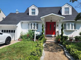 61 S Waldinger St, Valley Stream, NY 11580