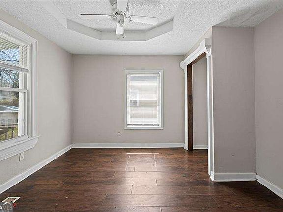 5th image of 246 Stafford St NW