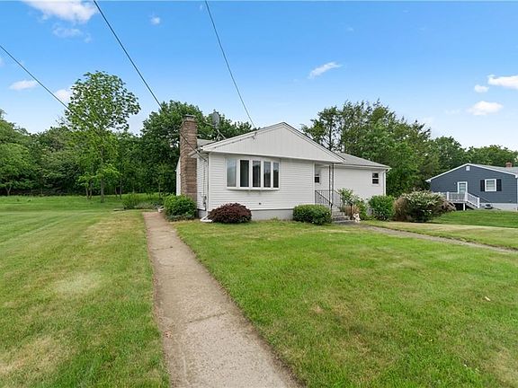 3rd image of 11 Vincent Dr