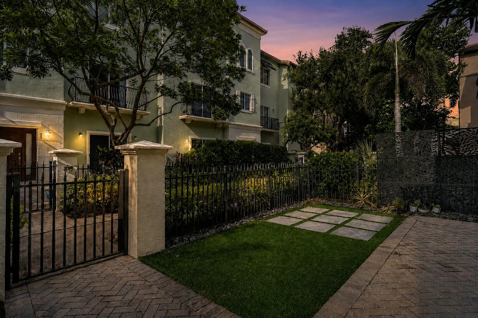 4 bed, 3.5 bath, 2580 sqft, $5,500 — Photo 1
