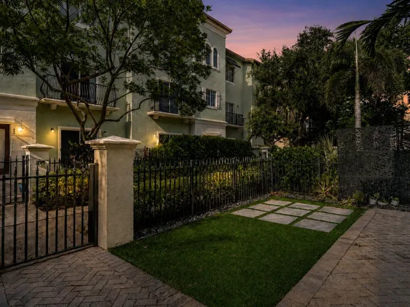 48 NW Hawthorne Pl, Boca Raton, FL 33432
