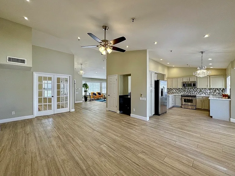 9104 E Sharon Dr — Photo 15
