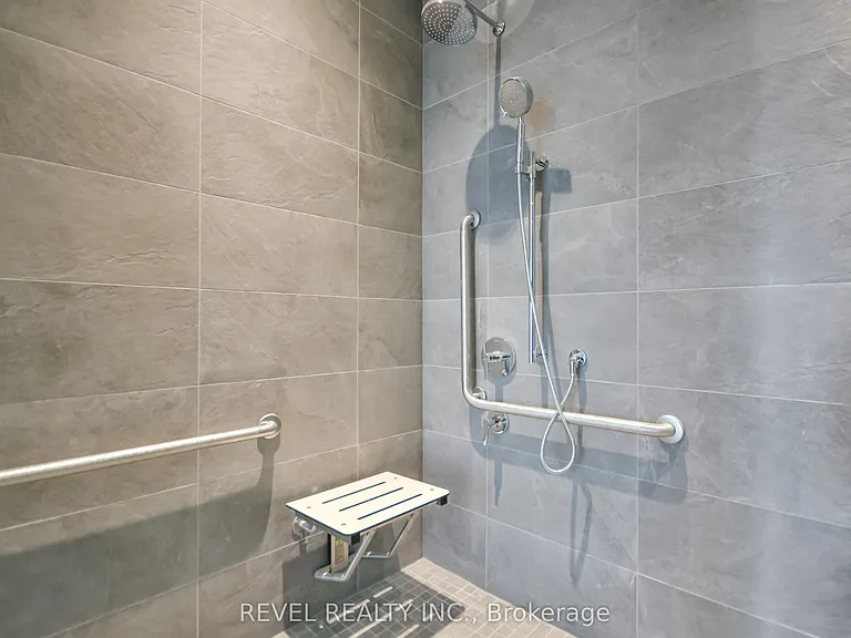39 Mary St #1012 — Photo 32